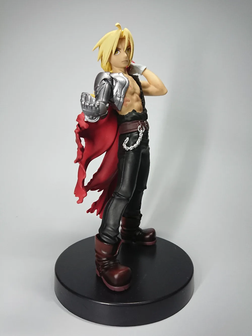 Эдвард Элрик цельнометаллическая фигурка алхимика Рой Мустанг DXF коллекция 14 см