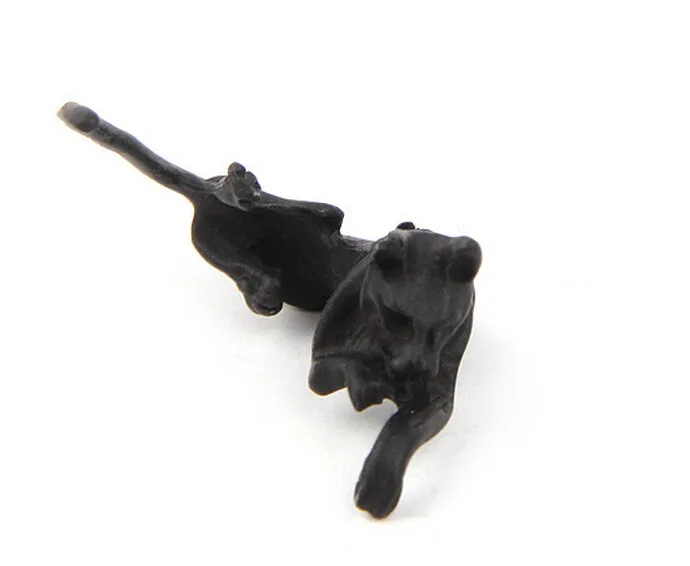 The New Creative Cute Animal Cat Split Stud Earrings Black Silver Bronze Sensitive Cheetah Ear Studs (4)
