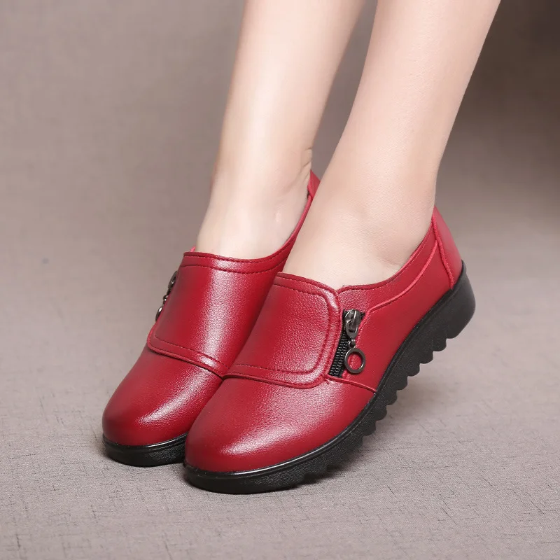 Модные женские кожаные туфли на плоской подошве; женские лоферы без застежки; нескользящие мокасины; женская обувь; Цвет Черный; zapatillas mujer; повседневная обувь - Цвет: red
