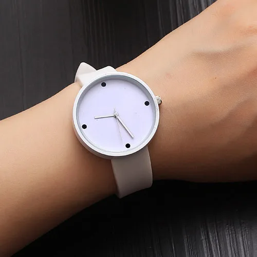 Для женщин часы Силиконовые часы Дамская мода простой стиль кварцевые наручные часы для женщин часы Женский Наручные часы Montre Femme