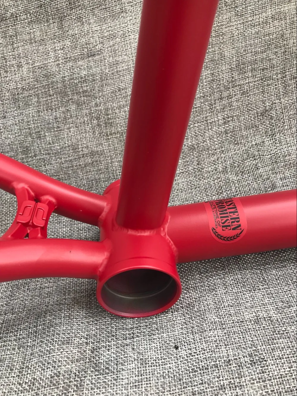 Cheap EASTERN VAQUERO BMX frame heat treated red made in Taiwan 3