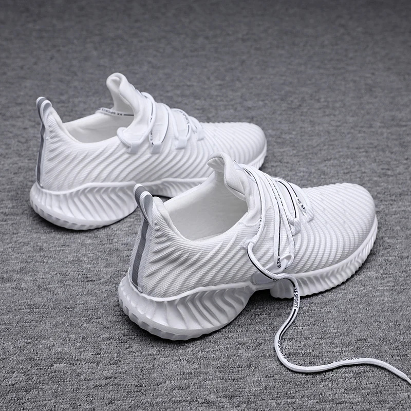 

2019 New Breathable Outdoor Running Shoes Lace Up Mens Mesh Sports Shoe Comfortable Sneakers Black Red White Mens Shoes