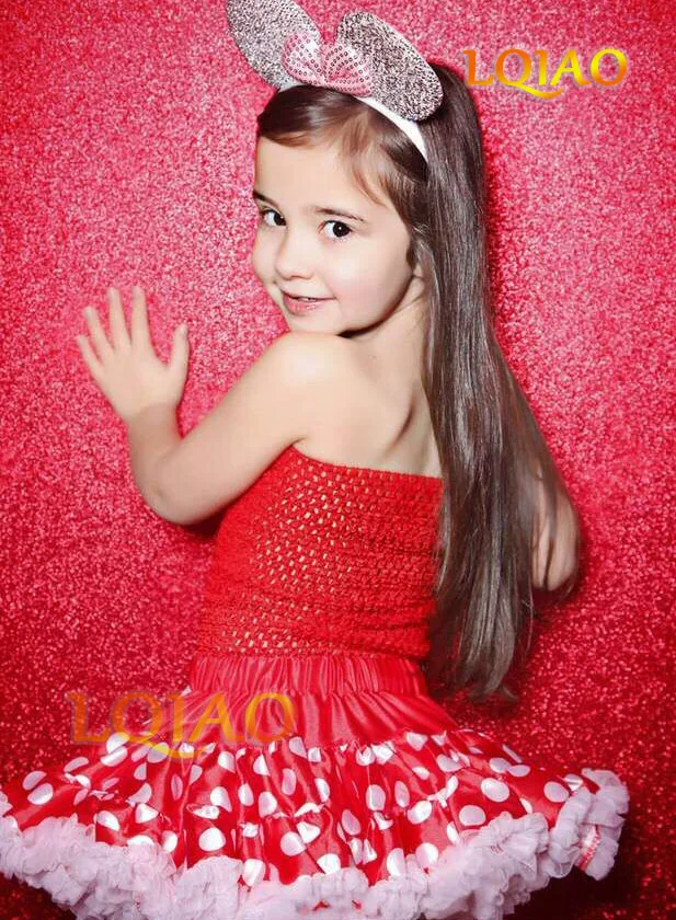 red sequin backdrop-09