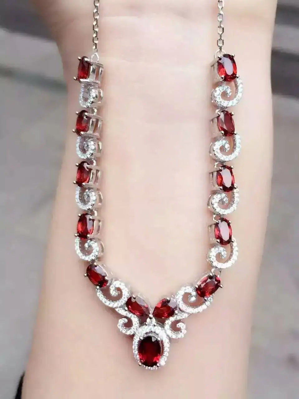 

Natural red garnet Necklace natural gemstone Pendant Necklace S925 Sterling silver trendy elegant Flowers women party Jewelry