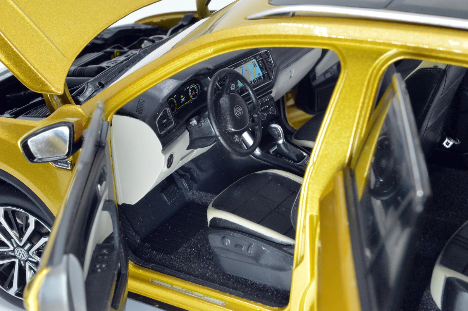 1/18 1:18 весы VW T Roc 2018 Желтое Золото Топ статическое моделирование литье под
