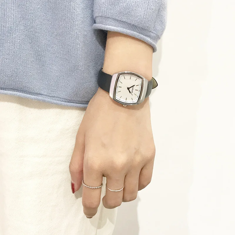 

Ins watch chic wind square simple retro literary Korean version of the small dial simple female students quartz small square