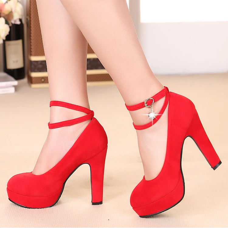 salto alto grosso vermelho