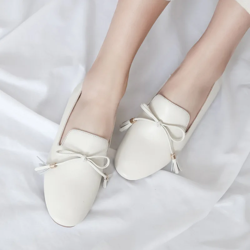 The new age season leather shallow mouth square leisure shoes 40 and 42