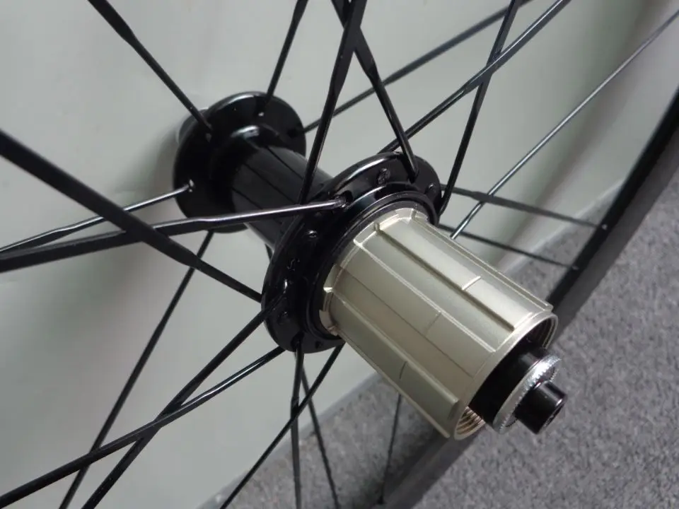 Perfect OEM painting acceptable Carbon Wheels Clincher Wheelset Road Bike Wheel Rims Carbon Wheel Road Speed Wheelset with Ceramic hub 1 Perfect OEM painting acceptable Carbon Wheels Clincher Wheelset Road Bike Wheel Rims Carbon Wheel Road Speed Wheelset with Ceramic hub 1