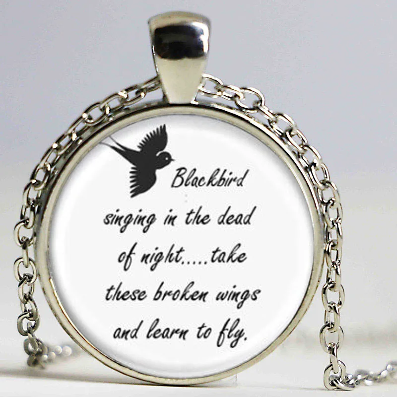 подвеска со словом. кулон с текстом. подвеска-кулон надпись love. мужской массивный кулон с текстом. подвески с надписями.