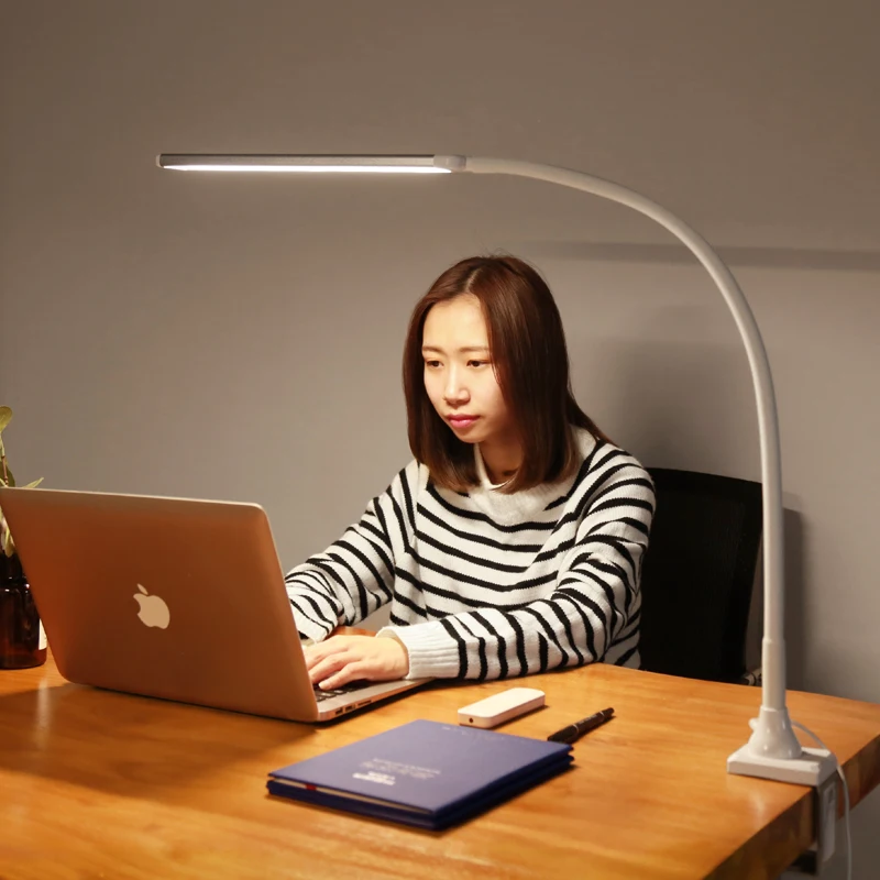 Дешево 13 Вт Гибкая Настольная Светодиодная лампа с зажимом Настольный светильник с пультом дистанционного управления и пятью яркими и пятью цвето...