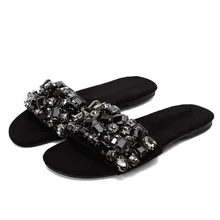 Шикарные блестящие тапочки на плоской подошве с бусинами; коллекция года; летние женские сандалии на плоской подошве; черные пляжные шлепанцы; ; домашние тапочки; большие размеры