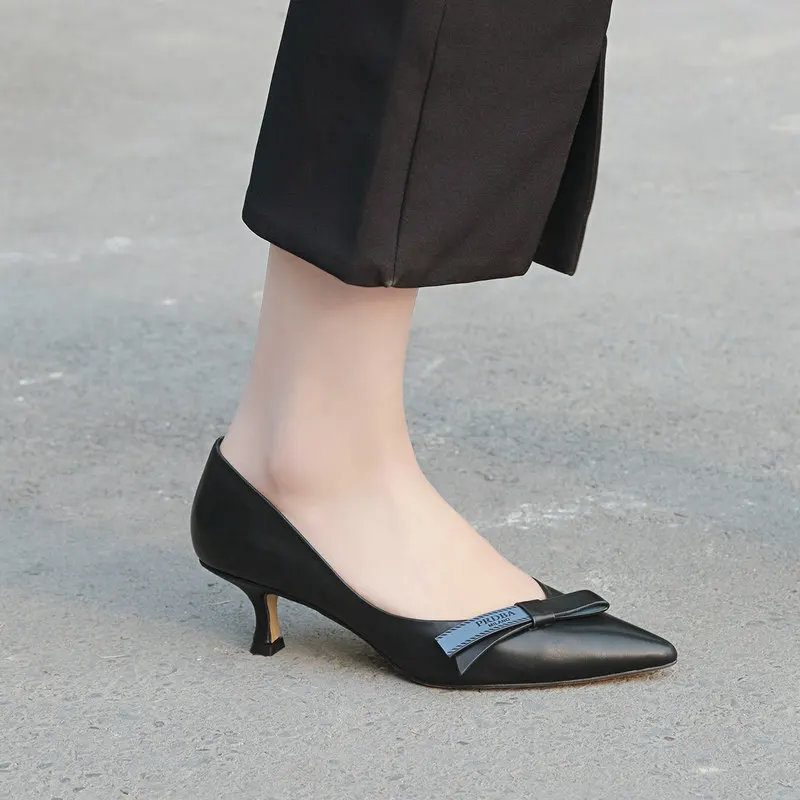 Удобные женские туфли-лодочки из натуральной кожи с острым носком на высоком каблуке; Стильное кольцо; модельные туфли на высоком каблуке; Цвет черный, бежевый