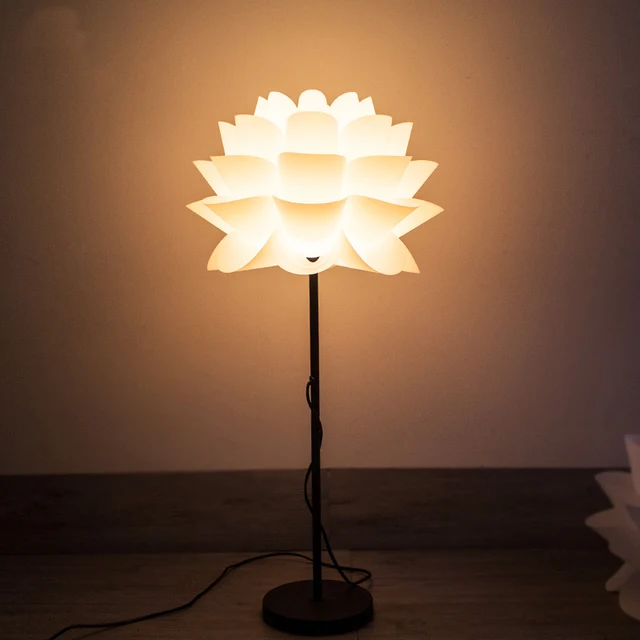 Creative personality of Chinese lotus flower floor lamps standing