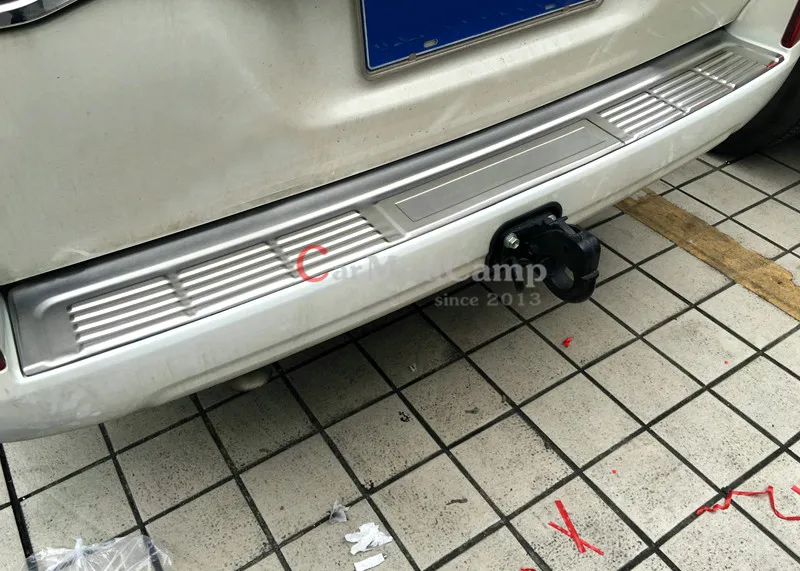 

Stainless Steel Outer Rear Boot Door Sill Bumper Protector 1pc For Toyota Land Cruiser LC200 2016 Car Accessories Styling!
