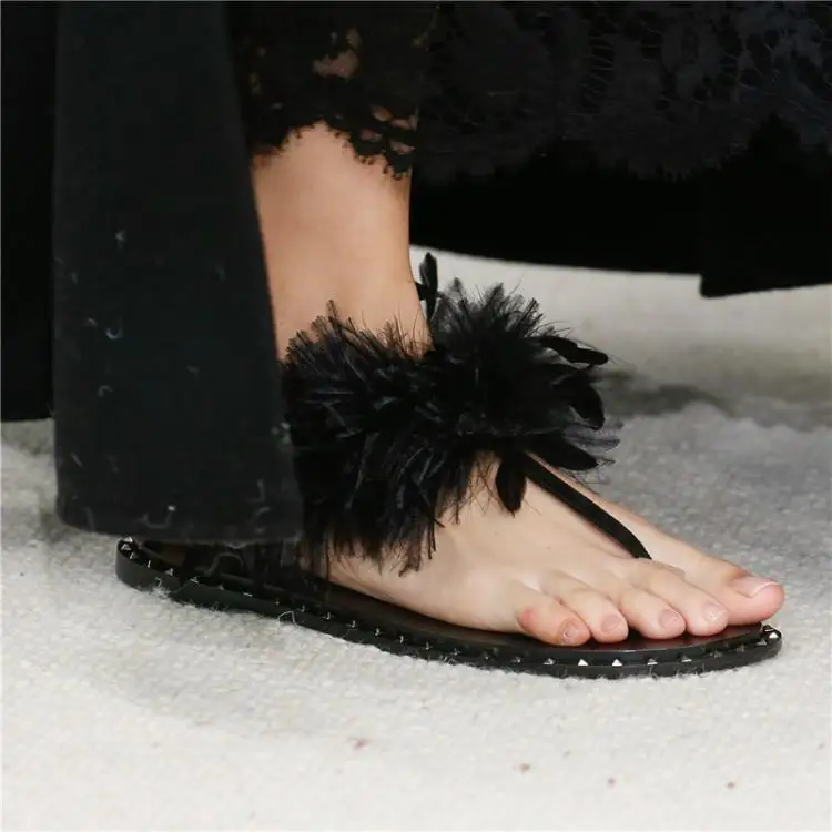 

New Arrival Women Flats Feather Decor Rivets Embellished Woman Shoes Star Runway Thong Sandals Hot Roman Gladiator Slingback