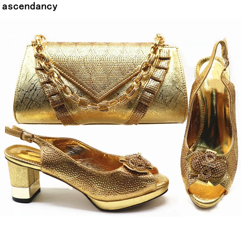 Nieuwste Hoge Hakken Italiaanse Schoen en Tas Set voor Party In Vrouwen Nigeriaanse Vrouwen Bruiloft Schoenen en Tas Set Versierd met Applicaties Nieuwste Hoge Hakken Italiaanse Schoen en Tas Set voor Party In Vrouwen Nigeriaanse Vrouwen Bruiloft Schoenen en Tas Set Versierd met Applicaties