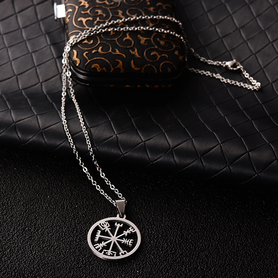 الكلاسيكية فايكنغ Vegvisir البوصلة القلائد الفولاذ المقاوم للصدأ للنساء الشمال الرونية أودين الرجال قلائد الكلت العرقية مجوهرات