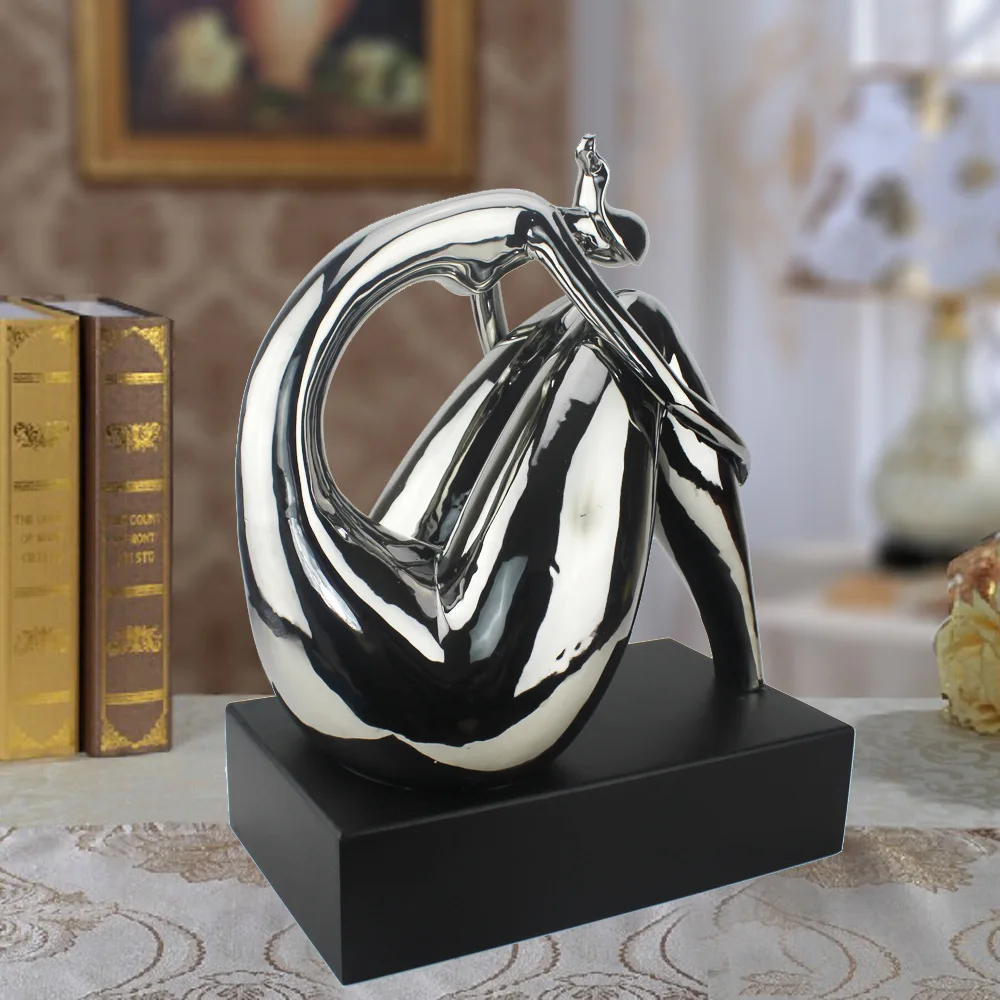 Фарфоровая фигурка грустная девушка скульптура абстрактная креамика Maiden