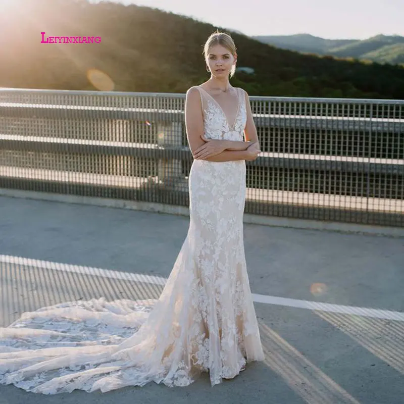

LEIYINXIANG 2019 Popular Sexy Mermaid Backless Appliques Lace V-Neck Bride Dress Wedding Dresses Vestido De Noiva Sereia Robe