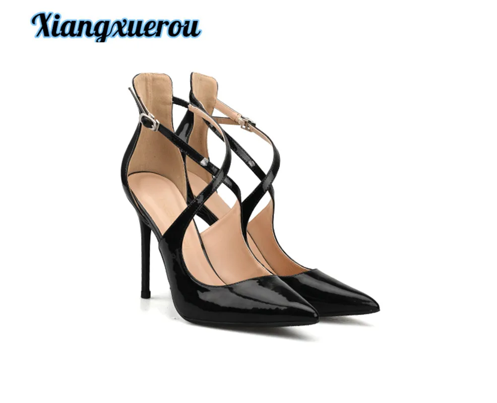 

Xiangxuerou The new of hot style in summer 2018 is a pair of high-heeled pumps with high heels and sandals.