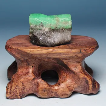 

Ultra-fine mineral crystals emerald green natural rough stones mark LuoShi collectibles ore samples without optimization