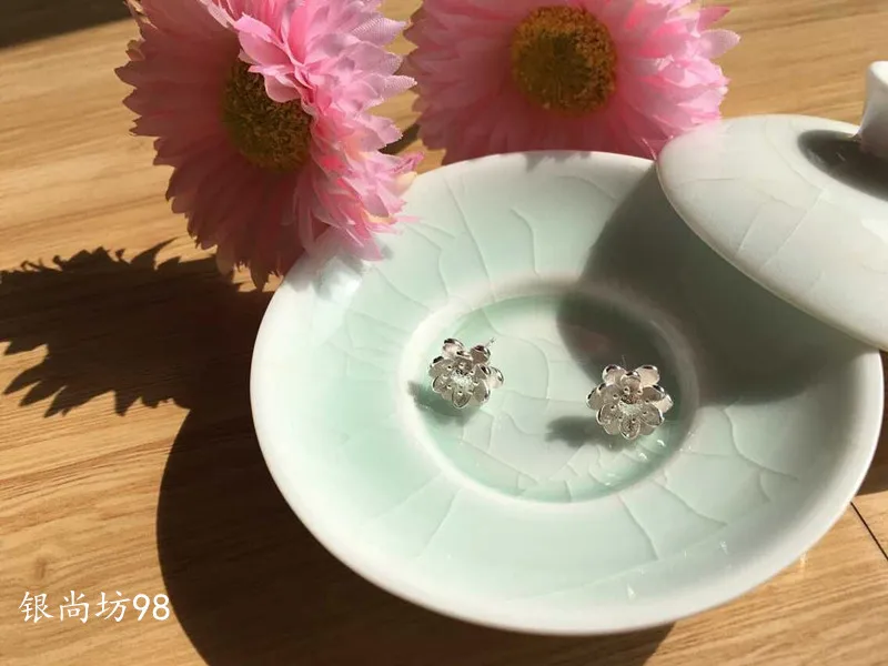 3690417037_2014429880