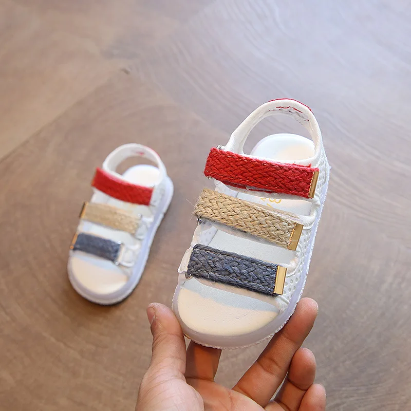 Новая летняя детская светодиодный светящиеся сандалии для мальчиков и девочек, спортивные ботинки СВЕТОДИОДНЫЙ детская обувь на плоской подошве; пляжные сандалии Размеры 21-30 - Цвет: Белый