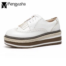 Новинка года; известный бренд; ботинки-броги с вырезами; обувь на платформе, визуально увеличивающая рост, с кисточками; Туфли-Дерби на толстой резиновой подошве со шнуровкой; белые оксфорды