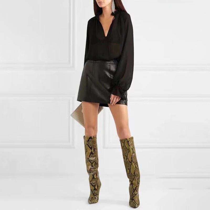 Шикарные женские сапоги до колена со складками из змеиной кожи; модельные сапоги без застежки с острым носком на тонком высоком каблуке; коллекция года; зимняя обувь; Botas Mujer