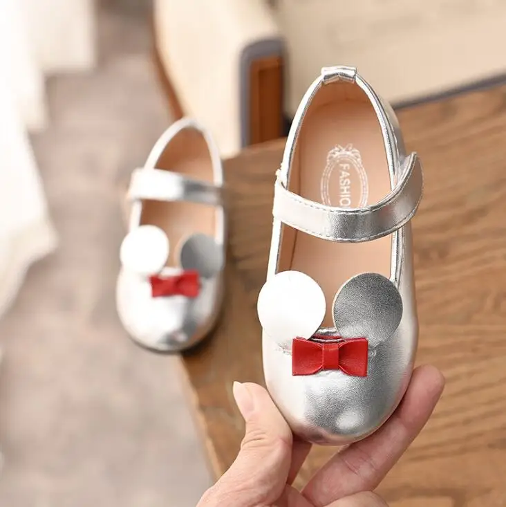 Детская обувь; детская обувь из искусственной кожи с Минни для мальчиков и девочек; обувь для малышей; вечерние туфли принцессы из лакированной кожи; Tenis-детская обувь - Цвет: Серебристый