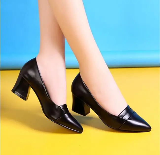 Talon Aide 2018 Épais Été D'été Pointe Rouge Travail Avec Dames Unique Et Chaussures vin blanc Printemps Faible Une Nouveau Noir wqSqvfgX