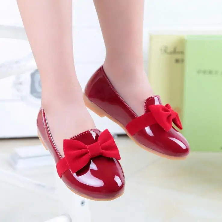 الفتيات أحذية جديد وصول كبير Bowknot أسود أحمر Eur26-30 الأطفال حذاء كاجوال براءات الاختراع والجلود الاطفال فتاة صندل حذاء