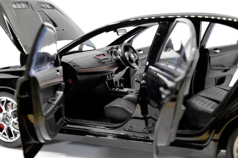 Масштаб 1/18 1:18 Mitsubishi Lancer EVO X Черная литая модель автомобильных дверей открытое