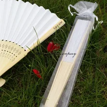 50 шт./партия, белые свадебные Заказные ручные вентиляторы с белой подарочная Сумка из органзы Свадебные и вечерние сувениры