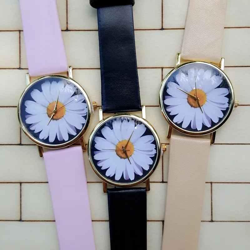 

New Vintage Little Daisy Female Watch,Rural Smooth Leather Belt Students Watch Female Flowers Sunflower Pattern Quartz Watch