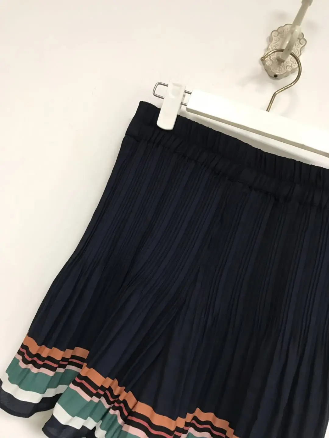 2019 Spring and Summer New Rainbow Spell Stripes Folding Loose Leisure Striped Knee Length Black Women Pants 2019 Spring and Summer New Rainbow Spell Stripes Folding Loose Leisure Striped Knee Length Black Women Pants