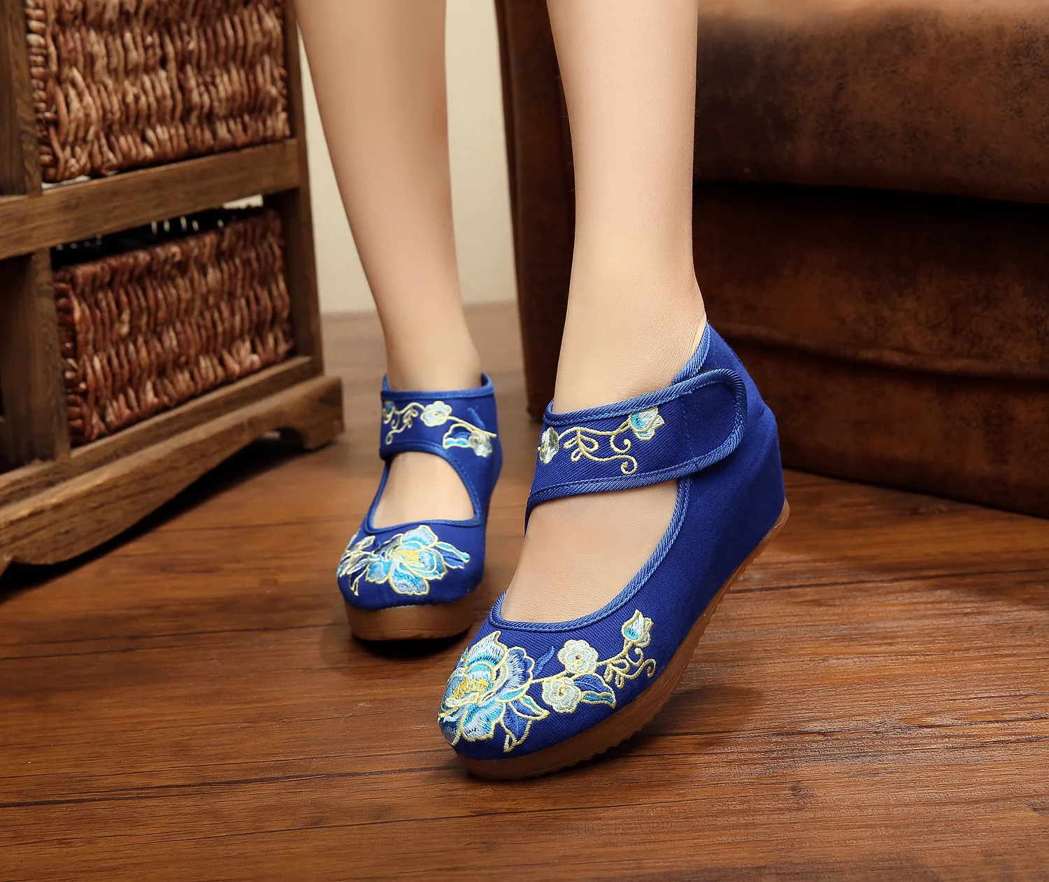 Женская обувь с острым носком и вышивкой «Старый Пекин» женские туфли с цветочным принтом туфли на плоской подошве Mary Jane обувь в китайском стиле из джинсовой ткани повседневная текстильная обувь большие размеры