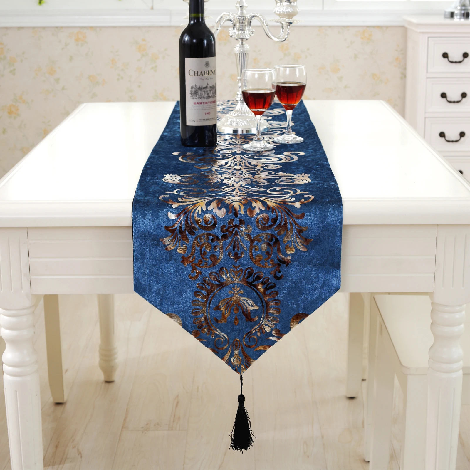 European Luxury Table Runner Tablecloth Flocking Blossom Damask Wedding Christmas Table Cloth Bed End Runners Home Decoration European Luxury Table Runner Tablecloth Flocking Blossom Damask Wedding Christmas Table Cloth Bed End Runners Home Decoration