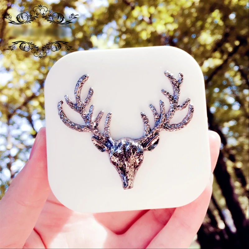 

Lovely Women Handmade Contact Lens Box Travel Kit With Mirror Square Black/White Christmas Deer Contact Lens Case Cute Animals