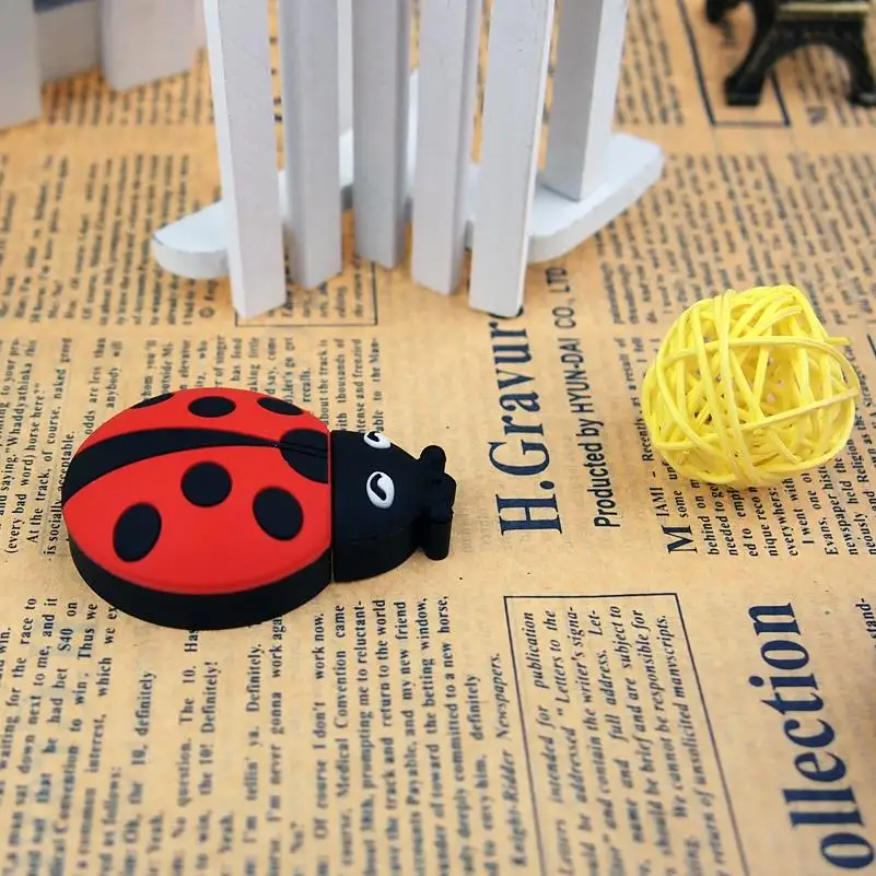 Cartoon USB Flash Drive Cute Ladybug USB Pen Drive 32GB 64GB 128MB USB Pendrives Memoria Stick Beetle Memory Drive Funny Gifts