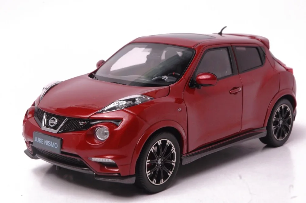 Красный Nissan Juke r18