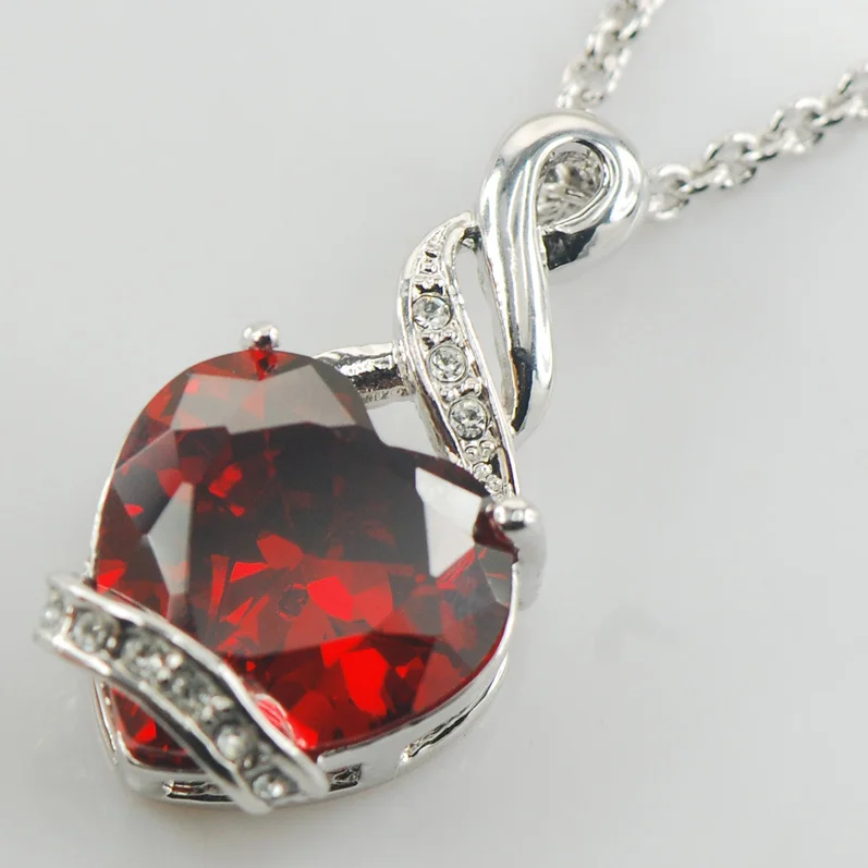 

Garnet 925 Sterling Silver Fashion Jewelry Pendant TE490