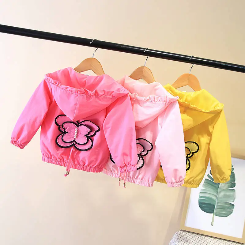 Куртка с героями мультфильмов для девочек 1-5 лет, весенне-осенний кардиган с капюшоном ярких цветов для малышей, рубашка детское стерео пальто с бабочкой