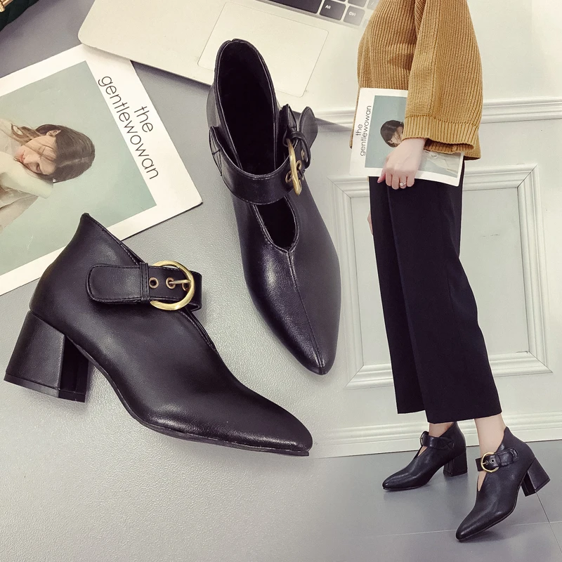 

2018 new fashion V mouth women's boots retro wild belt buckle bare boots.