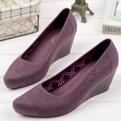Летние женские босоножки с острым закрытым носком на высоком каблуке; женские прозрачные туфли на танкетке с закрытой пяткой, без застежки, с вырезами; 190415 - Цвет: Purple