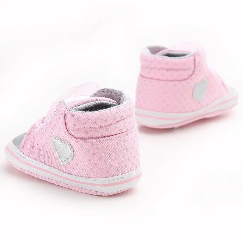 Хлопковая обувь для новорожденных с сердечками; детская кроватка для маленьких девочек; обувь для малышей; кроссовки для малышей; 0-18 месяцев