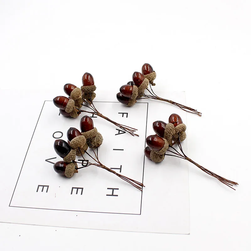 

2019 beautiful artificial pine cone small bouquet family party flowers fruit stamens for wedding Christmas DIY fake flowers