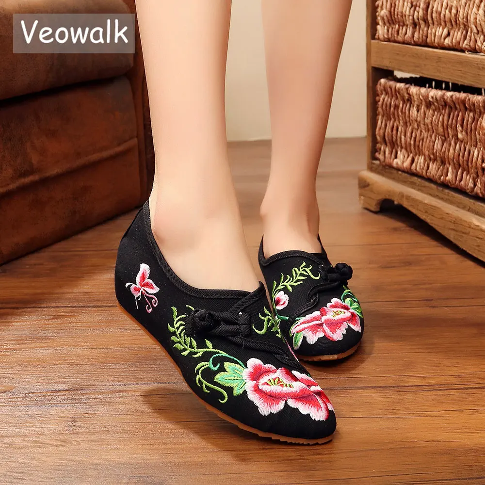 Veowalk Vintage Pointed Toe Cotton Cloth Breathable Shoes Chinese Style Totem Handmade Embroidery Casual Women Ballet Flats 