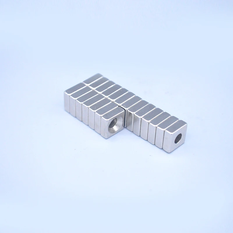 10 шт. NdFeB фиксирующий магнит 10x10x4 мм с винтовым потайным отверстием 4 мм блок неодимовый редкоземельный постоянный магнит 10*10*4-4